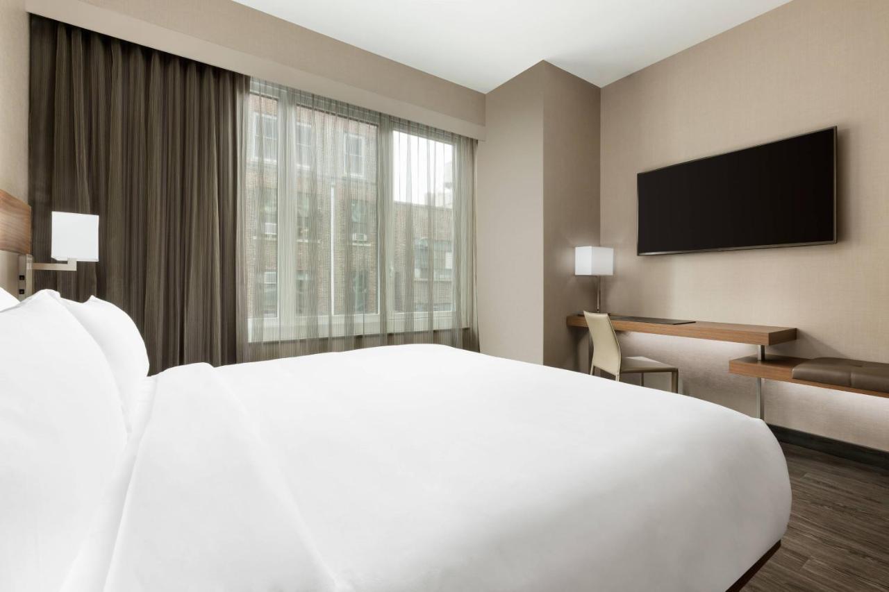 Ac Hotel By Marriott New York Times Square Екстер'єр фото