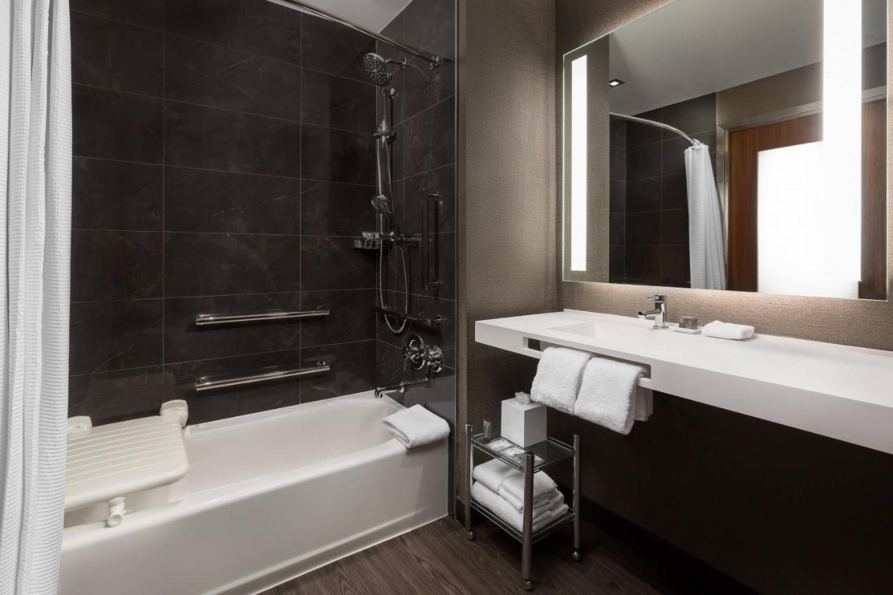 Ac Hotel By Marriott New York Times Square Екстер'єр фото